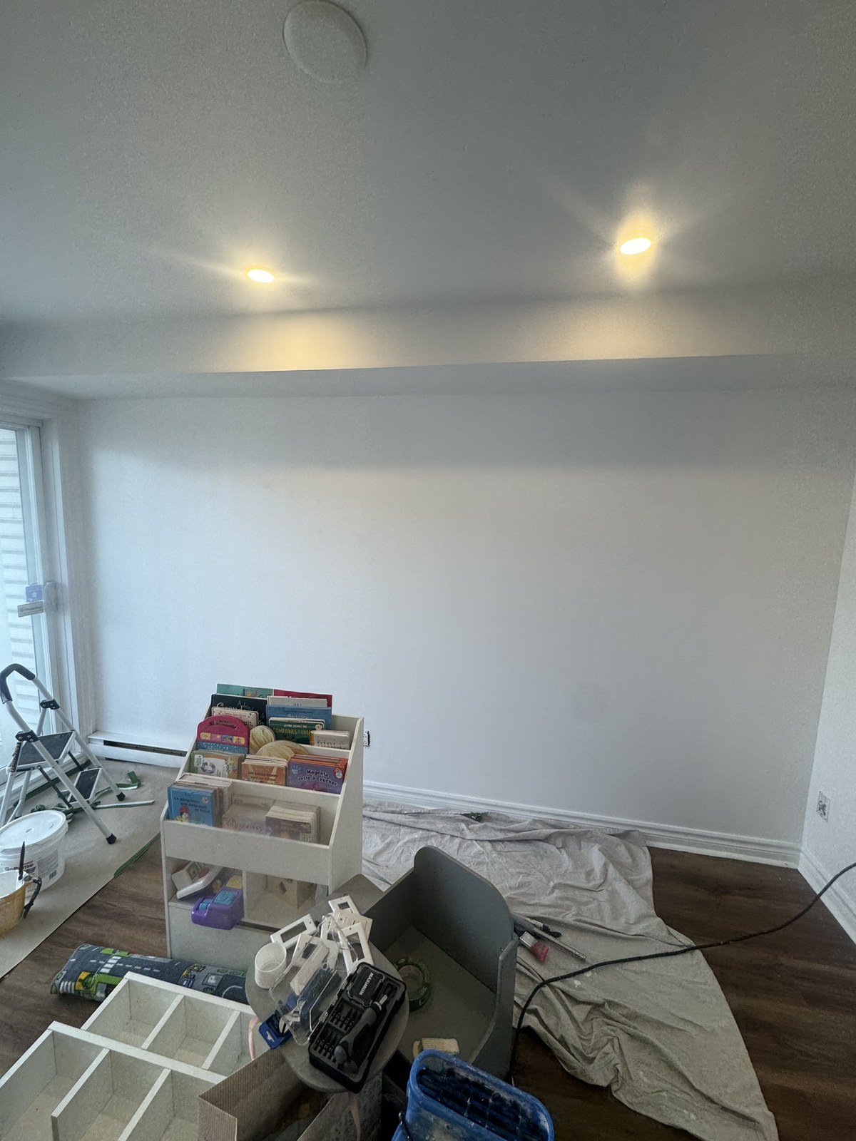 Peinture intérieure — Mur jaune transformé en blanc - photo 4