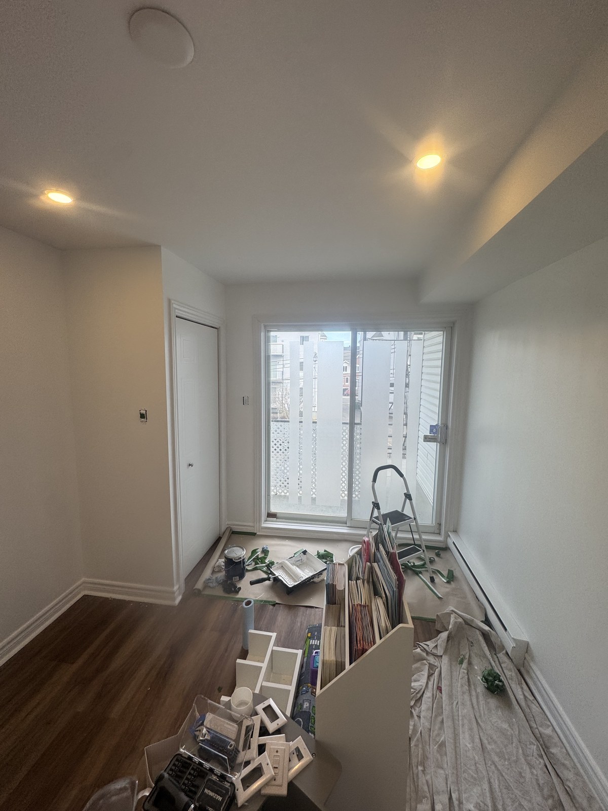 Peinture intérieure — Mur jaune transformé en blanc - photo 2